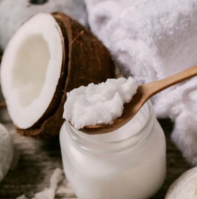 Comment intégrer l'huile de coco dans votre routine quotidienne-min